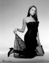 幻灯图集：安吉丽娜16岁写真曝光 眼神似梦露 