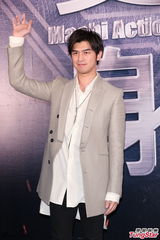 组图：陈柏霖新片《变身》首映 郭雪芙迟到致歉