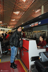 组图：高晓松自嘲因蓬头垢面避媒体 保安以为躲追债