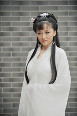 组图：《十五贯》横店热拍 梁冠华甄锡华服美饰