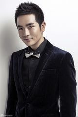 组图：张晓龙帅气写真卖萌玩转百变表情