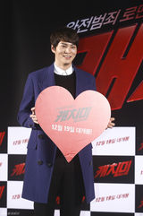 独家：金亚中朱元宣传新片 与观众互动送拥抱