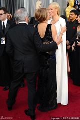 高清组图：奥斯卡红毯斯皮尔伯格夫妇与帕特洛合影