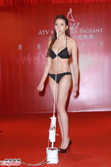 组图：亚姐面试水平参差 评委罗霖要求三高