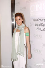 幻灯图：古天乐喜爱性感美唇 谢婷婷不知嫂子已出院