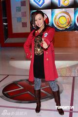 幻灯图集：郑裕玲化身骑士主持 杨思琦桃红外套抢眼