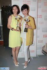 组图：林嘉欣出席活动称要放手让小孩独立