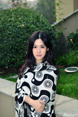 组图：歌手张萌复古写真素雅尽显文艺气质