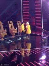 组图：刘欢黄衣撞脸小黄人 网友赞刘叫兽卡通