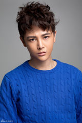 组图：孙坚半熟暖男写真面容俊秀