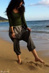 高清图：徐若瑄夏威夷海滩玩耍湿衣裤