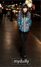 组图：韩星黄静茵拍服装广告 色彩艳丽春意盎然