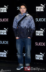 组图：Jewelry出席品牌新品发布会 热辣秀美腿