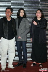 组图：萧敬腾安全升级 邱黎宽派六保鏢贴身护主