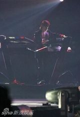 组图：众星献唱东京时尚秀 幸田来未少女时代比人气