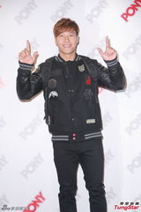 组图：金钟国女粉丝多惊讶 不敢挑战成龙甄子丹