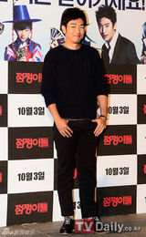 组图：《绅士》重聚韩片《占卜师》首映式