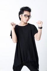 组图：欢子演绎黑白时尚大片 穿梭都市尽显英伦风