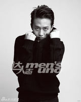 幻灯图：邓超登封面鬼马搞怪 事业开花势不可挡