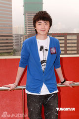 幻灯图：《超级巨声2》香港海选 泳儿任评委 