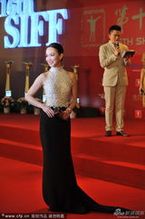 组图：《王牌》剧组走红毯 范文芳李铭顺恩爱