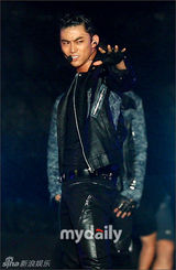 幻灯图：组合2PM举行首场演唱会 2AM作为嘉宾助兴