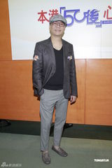 组图：欧阳震华出席健康活动笑言被老婆管饮食