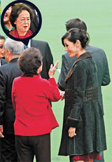 组图：李嘉欣陪老公及公婆提早团年享受家庭乐