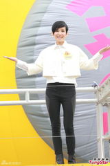 组图：“吹气金鸡”巡游失败 吴君如浪费50万