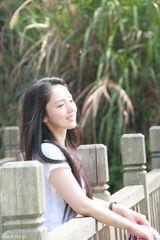 组图：新《拯救》登荧屏 “村姑”董璇秀生活写真