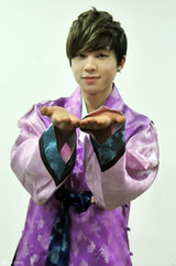 组图：韩团TeenTop迎新年韩服写真