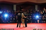 组图：《杀戮》威尼斯首映 温丝莱特雍容大气