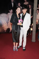 组图：金像奖红毯星光灿烂 众星持小新齐卖萌