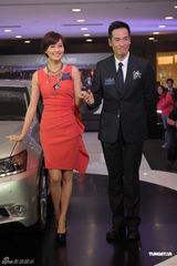 组图：陈法拉自曝情人节搞笑 陈豪与女友温馨过节