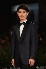 组图：《船长哈洛克》首映 三浦春马帅气亮相