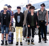 组图：神起SJ少时等SM家族赴印尼开唱亮相机场