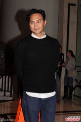 组图：诸葛梓岐儿子百日宴 张智霖赠床上用品