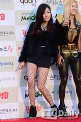 组图：EXO少女时代Sistar等亮相K-pop颁奖礼