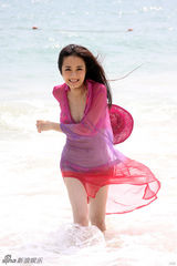 组图：李依晓海边比基尼大片 迷离眼神唯美诱惑