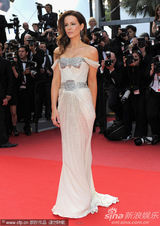 幻灯：《华尔街2》首映 贝金赛尔华美现身笑靥如花