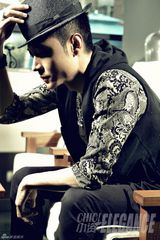 组图：张丹峰封面写真展小资风尚