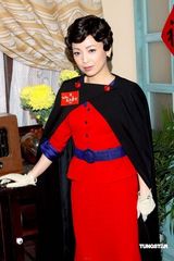 幻灯图：《巾帼2》拜神 邓萃雯黎耀祥将有激情戏