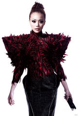 幻灯图：容祖儿新专辑订单逼白金 金龙缠身拍写真