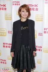 组图：容祖儿闻“龙嫂”笑而不拒 不评论何韵诗