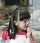 组图：森碟拍广告表情多 穿背带裤嘟嘴卖萌