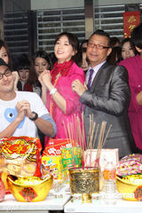 幻灯图：林志玲助阵模特公司开工 泳装环节趣味十足