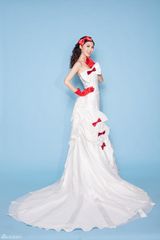 组图：演员银雪唯美造型登时尚杂志