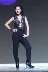 组图：杨千嬅丁子高上海同台走秀 麻辣十足秀恩爱