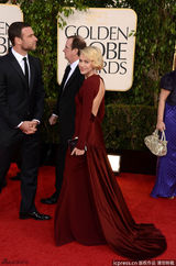 组图：金球红毯女星争艳 秀玉腿露美背