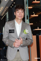 高清组图：许志安和名模出席商店开幕礼